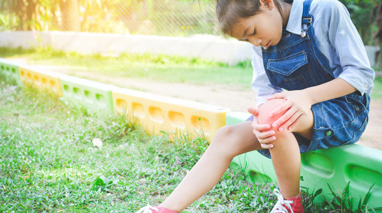 A child with joint pain in the knee.